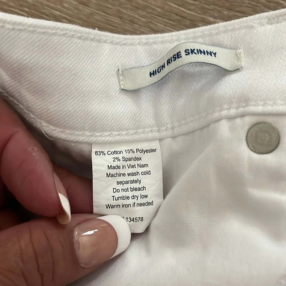 Vineyard Vines High Rise Skinny White Denim(106) - Picture 4 of 8